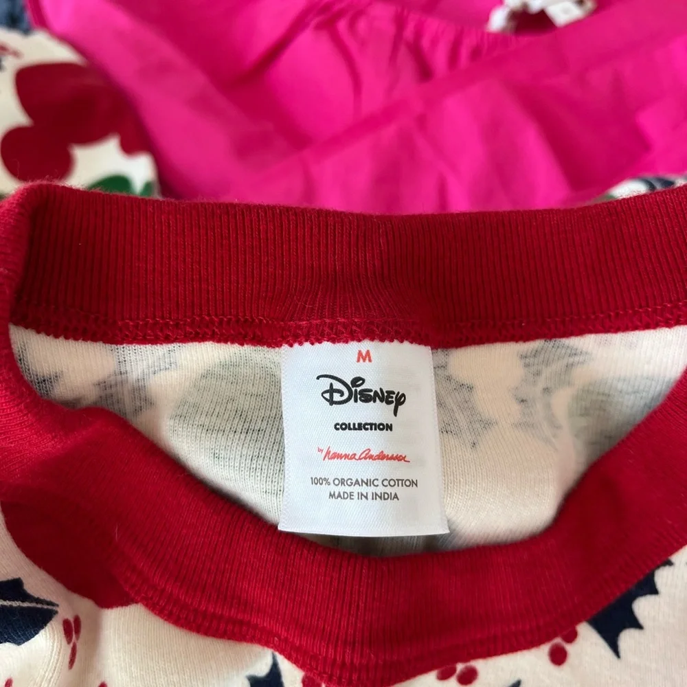 Hanna Andersson Women’s Mickey Mouse Christmas Pajama Set - Picture 5 of 6